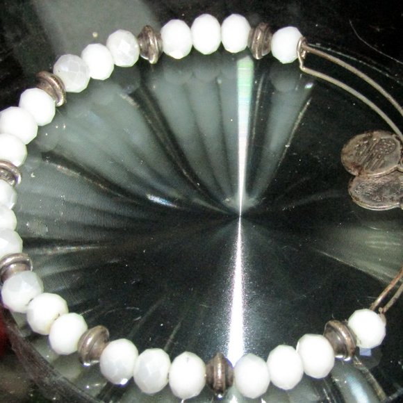 Vintage Alex & Ani Silver & Light Green Glass Charms Bracelet Expandable - Picture 2 of 7